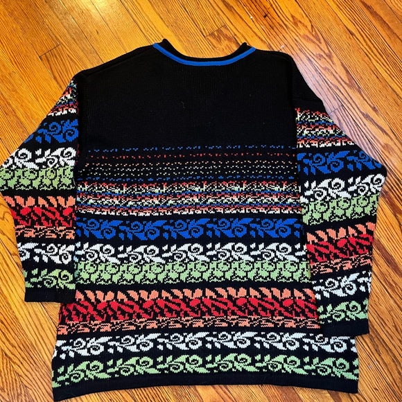Beautiful Multicolor Patterned Women’s Sweater - Picture 6 of 8